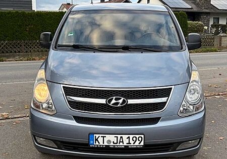Hyundai H-1 8 Sitze (Flügeltüren h.)