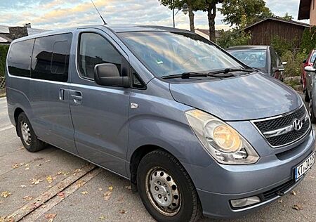 Hyundai H-1 8 Sitze (Flügeltüren h.)