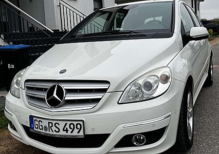 Mercedes-Benz B 200