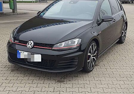 VW Golf GTI Volkswagen Golf VII 5-Türer BlueMotion Technology