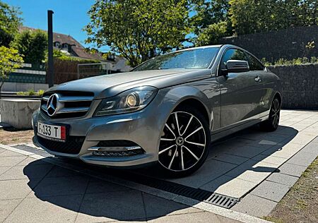 Mercedes-Benz C 220 BlueEfficiency (Facelift)(Coupe-Schalter)