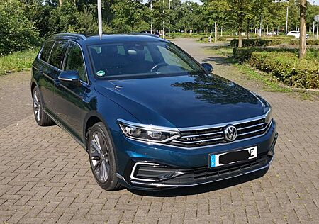 VW Passat Variant Volkswagen GTE Garantie NAPPA PANO MATRIX HEAD UP SR NeuNP68