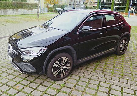Mercedes-Benz GLA 250 GLA 8G-DCT Progressive
