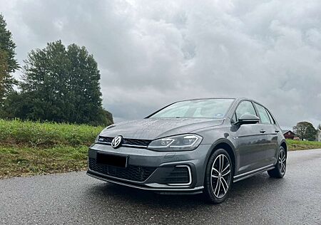 VW Golf Volkswagen 1.4 GTE Plug-In-Hybrid DSG
