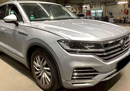 VW Touareg Volkswagen 3.0 V6 TDI 4Motion DPF 210 kW / 286 PS Automatik