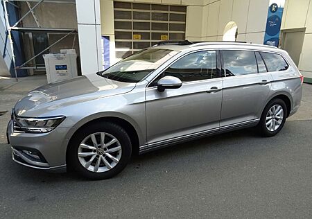 VW Passat Volkswagen Variant 2,0 TDI Business,Panor,ACC,AHK,LED