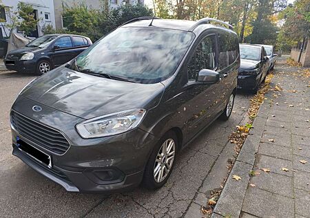 Ford Tourneo Courier 1.0 EcoBoost Titanium