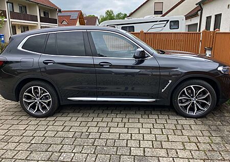 BMW X3 xDrive20d Aut. LCI/20"/AHK/Prof/Laser/Headup