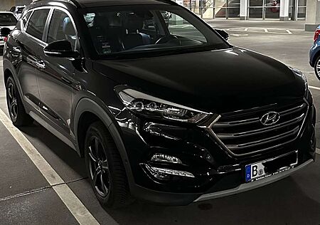 Hyundai Tucson Premium 1.6 Black PANO*LEDER*NAVI*AUTO*4WD etc.