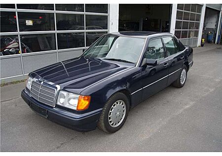 Mercedes-Benz 200 E