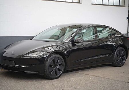 Tesla Model 3 Standard Range + *Highland*innen weiß*AHK*