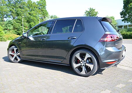 VW Golf GTI Volkswagen Golf VII 5-Türer BlueMotion Technology