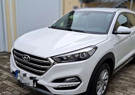 Hyundai Tucson blue 1.6 GDi 2WD Navi