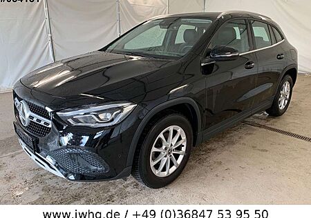 Mercedes-Benz GLA 180 Style Widescreen LED 17" Leder DAB MBUX