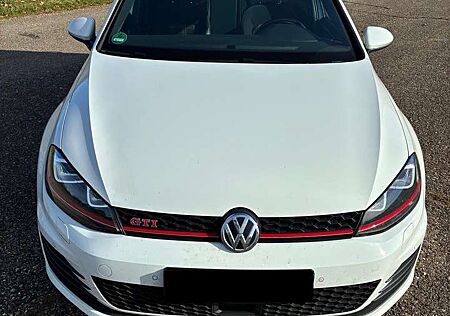 VW Golf GTI Volkswagen Performance DSG