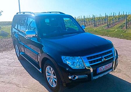 Mitsubishi Pajero 3,2 DI-D 4WD Top 1 Hd. Automatik 70 tkm