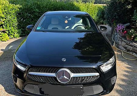 Mercedes-Benz A 160 Weißes Leder, MBUX, Neuer TÜV