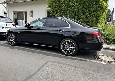 Mercedes-Benz E 200 E 200d Limousine *AMG-Line*