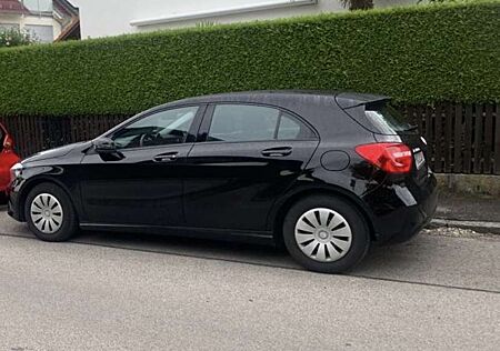 Mercedes-Benz A 180 (BlueEFFICIENCY)