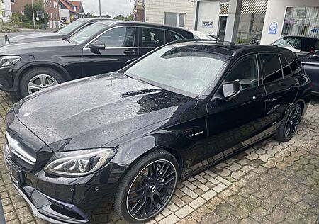 Mercedes-Benz C 63 AMG T Designo Vollausstattung !!