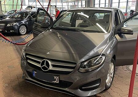 Mercedes-Benz B 180 7G-DCT Style