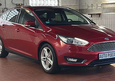 Ford Focus Lim. Titanium/ Tüv Neu / Scheckheft/