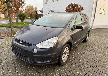 Ford S-Max Trend.