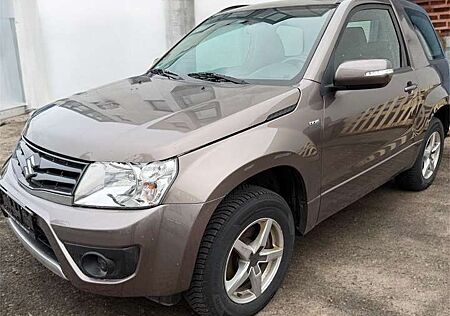 Suzuki Grand Vitara 1.9 DDIS Black and White (3-trg.)1Hd. Shgepflegt