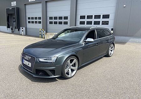 Audi RS4 Avant S tronic