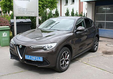 Alfa Romeo Stelvio 2.0 T Lusso Q4 Navi-Leder-Xenon-PDC-Rcam-Sitzhz...