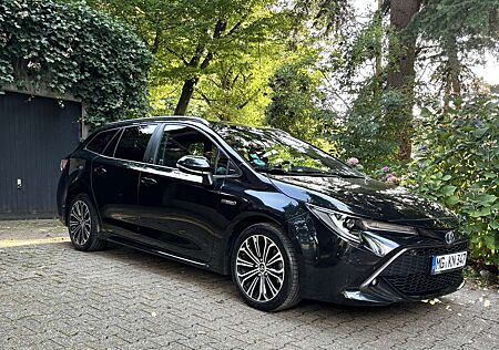 Toyota Corolla 2.0 Hybrid Touring Sports Team Deutschland
