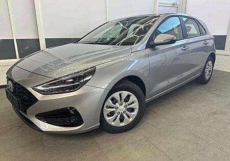 Hyundai i30 STYLE NAVI LED RFK PDC 1.5 MPI 70,6kW96PS EURO6...