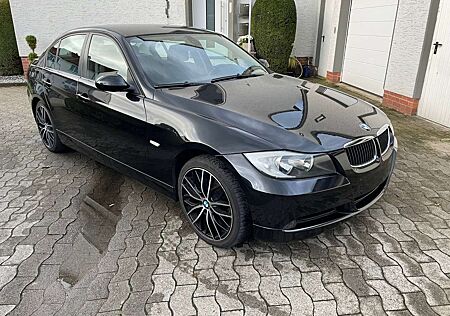 BMW 318 Schwarz/E90/1.6l/Benzin