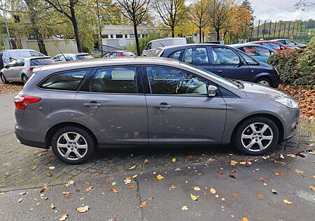 Ford Focus gebraucht kaufen Ford Focus Turnier 1.0 EcoBoost Start-Stopp-System SYNC Editi