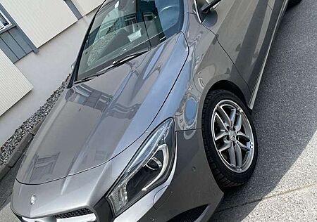Mercedes-Benz CLA 180 7G-DCT AMG Line