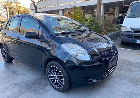 Toyota Yaris 1,3 Klima Alu Tüv 7.26 Top Zust01708044052