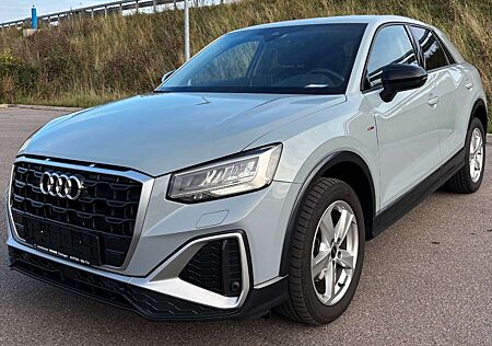 Audi Q2 30 TDI S line,