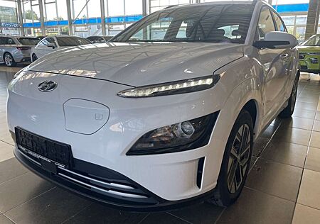 Hyundai Kona Select dig.Cockpit ACC R.Cam SHZ PDC DAB+