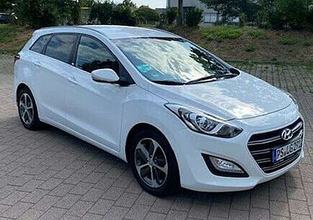 Hyundai i30 blue Kombi 1.6 GDi Style