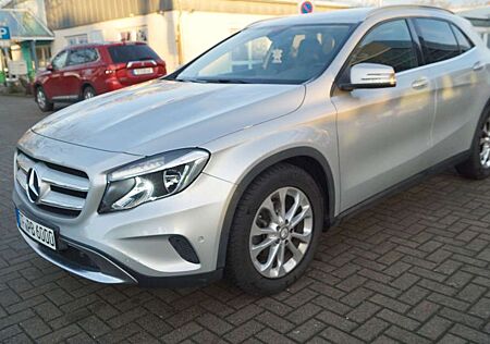 Mercedes-Benz GLA 200 CDI Automatik / Navi / Tempomat