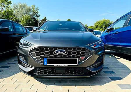 Ford Focus Fließheck 2.3 EcoBoost S