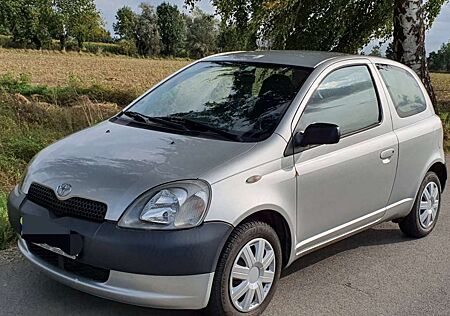 Toyota Yaris 1.0 linea luna