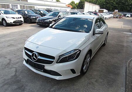 Mercedes-Benz A 180 AUTOMATIK,LEDER,NAVI,SITZHEIZUNG.