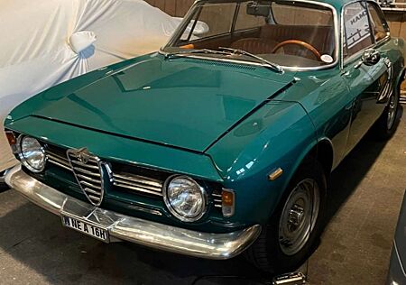 Alfa Romeo GT 1300 1.Serie Kante