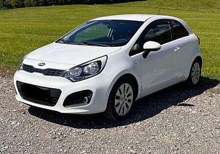 Kia Rio 1.2 Fifa World Cup Edition