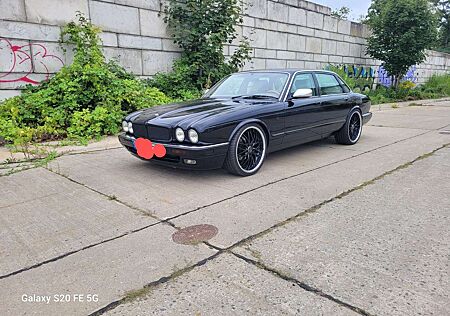 Jaguar XJ6 X300