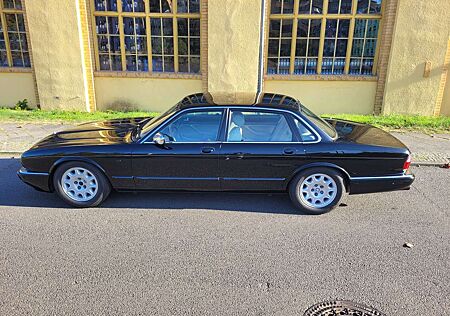 Jaguar XJ6 X300