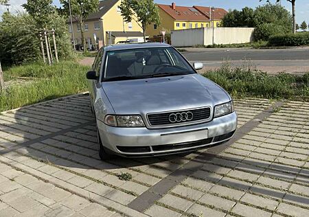 Audi A4 B5 / 1997 / 144k KM / TÜV bis 02/26