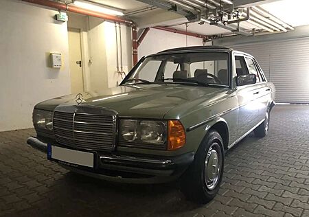 Mercedes-Benz 200 W123 H-Zulassung 35 Jahre in 2. Hand SD ZV