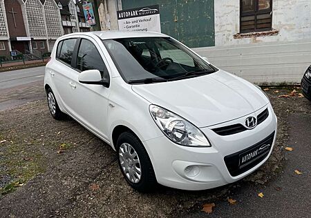 Hyundai i20 1.2 Classic / 1.Hand / Klima /AHK /Allwetterreifen